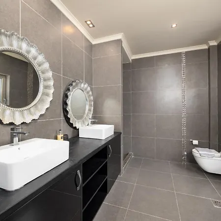 Pomegranate Tree Vilă *